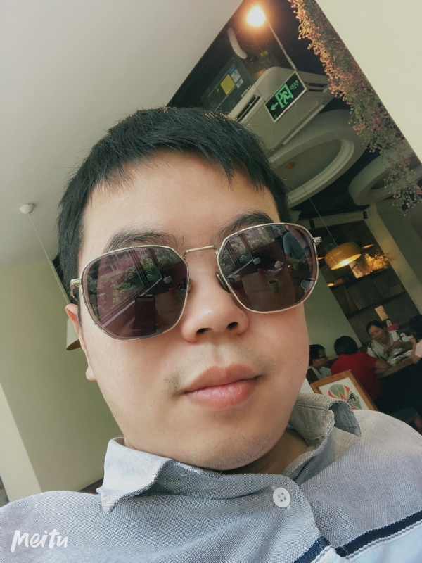 月台等路人的第一张照片--金门相亲网